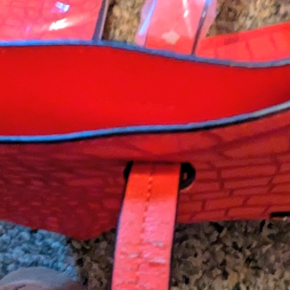 🩷💚🩷Red Faux Leather Tote With Wallet - Red (CALL OUTS) - Picture 12 of 12